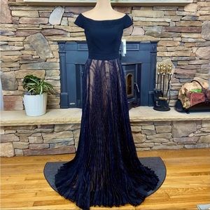 Carmen Marc Valvo Formal Black Silk Skirt (NWT
Evening Gown